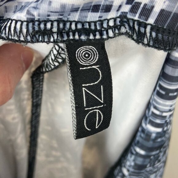 Onzie High Rise Capri Yoga Leggings Static Print Size Small / Medium Made In USA - Picture 6 of 10
